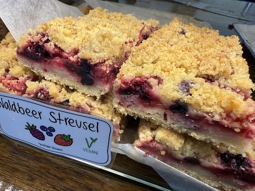 crumble  at Café Rotkehlchen - Merowingerstraße in Cologne