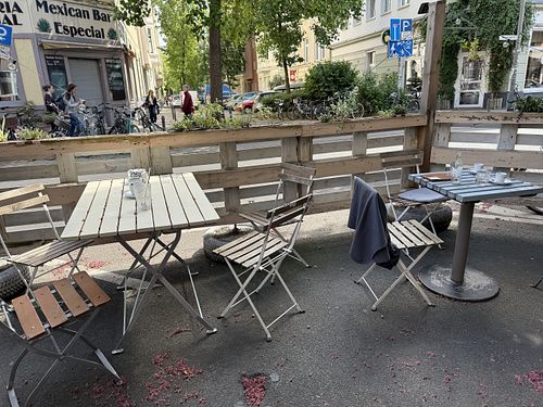 outside  at Café Rotkehlchen - Merowingerstraße in Cologne