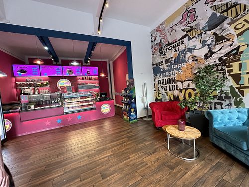 inside  at TopTop Donuts in Cologne