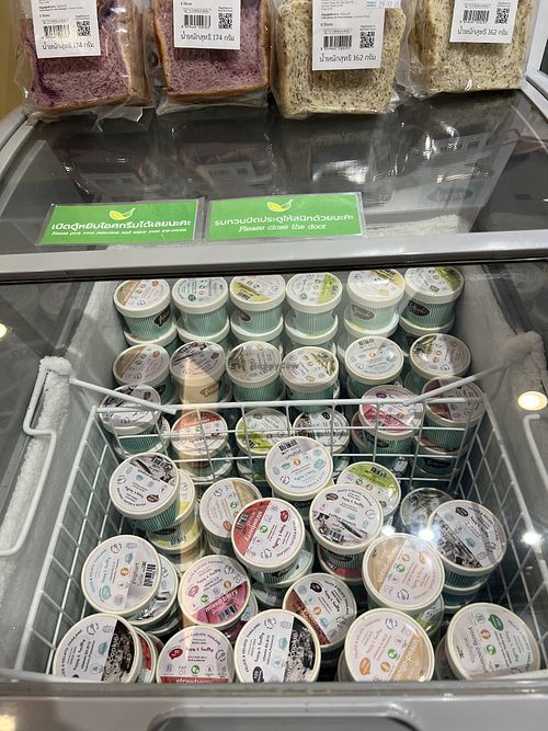 Ice creams with labelled vegan flavours   at Baimiang ใบเมี่ยง - The Promenade in Bangkok