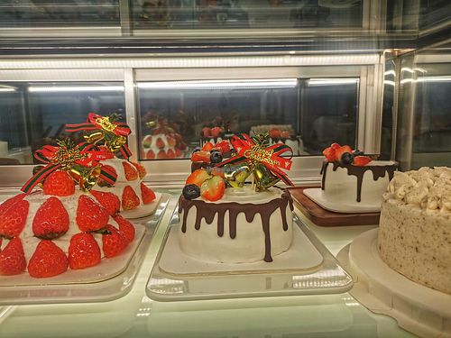 More cakes!! at 素生麦 - Vegan Bakery in Suzhou