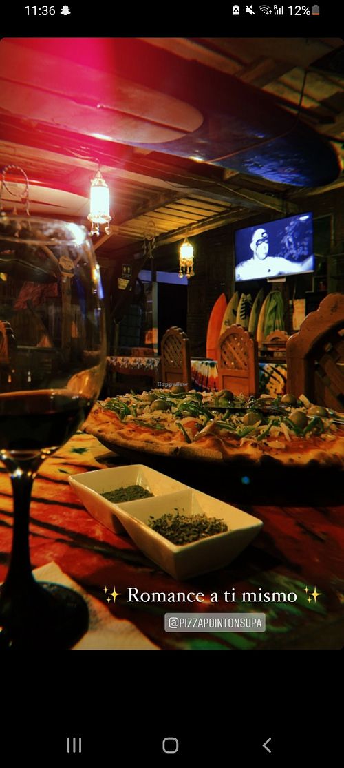 Pizza Vegana y Vino Tinto, porque, no? #Veganuary at Pizza Point in Tonsupa