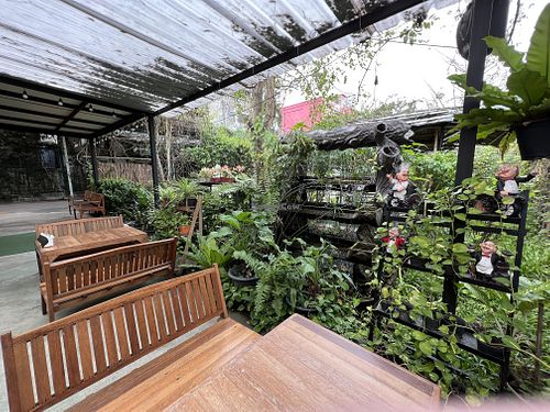 Outdoor seating   at 9 Salads นายน์สลัด in Bangkok