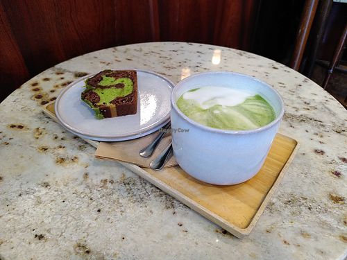 Matcha latte and banana bread at Moya Matcha in Warsaw