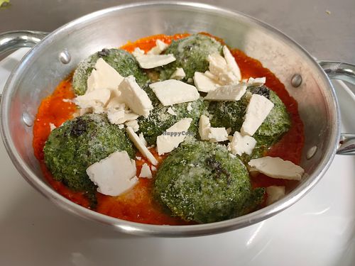 Gnocchi di semolino agli spinaci, crema di pomodori freschi e scaglie di formaggio Roccolo at Simago in Osio Sopra