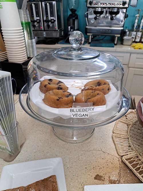  at Ma'alea General Store in Wailuku