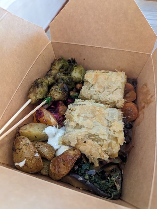 A medium-sized takeaway box at daTerra in Faro