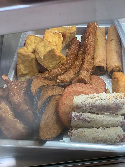 Fried stuff from buffet spread.
Photo by Henry Lau aka Mr Purple at Ichiban Vegetarian 一指棒素食 in Central Singapore