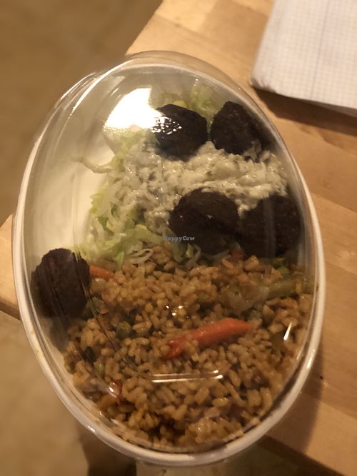 Beetroot falafel with veggie rice  #Veganuary at Descuina't in Barcelona