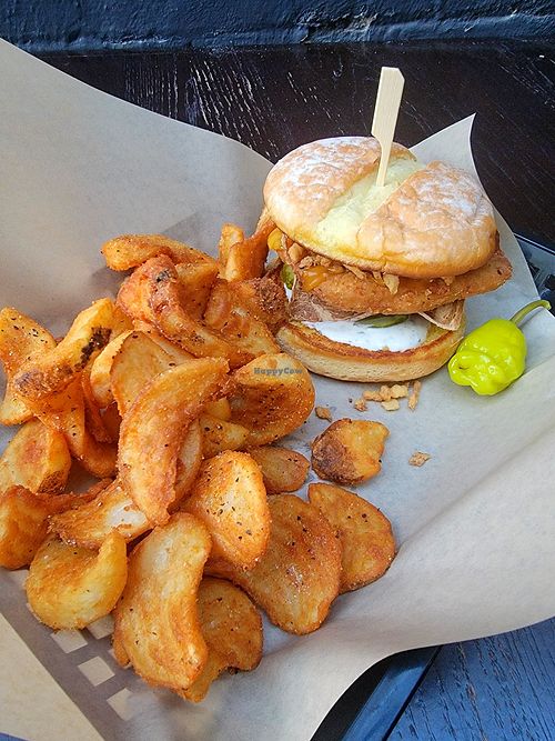 The Yee-Haw (subbed ranch instead of bbq) at Gnarlys - Swan Dive in Portland