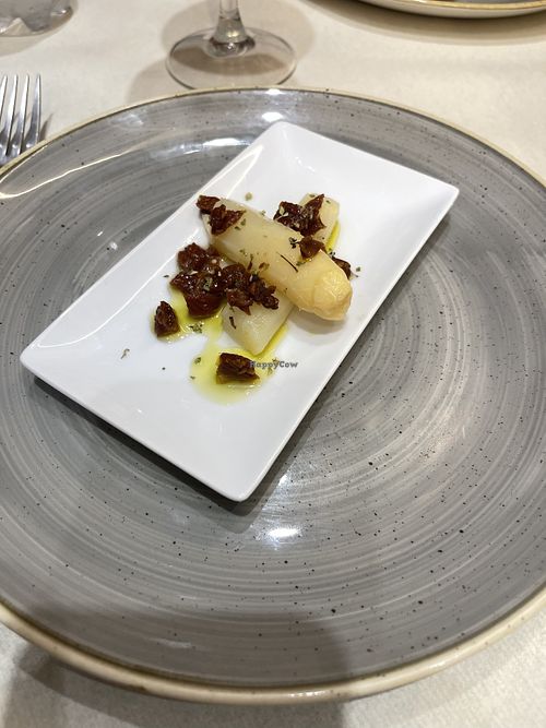 Entrante; espárragos con tomates secos  at Bodega Charro in Sestao