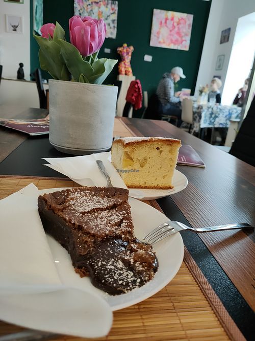 Apple cake, chocolate cake  at Maspinzelo in Cologne