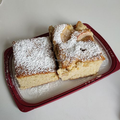 Banana (left) and apple (right) at Maspinzelo in Cologne