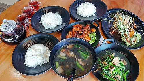 Food and drinks at Leaf Corner 慈素 - Jurong in West Singapore