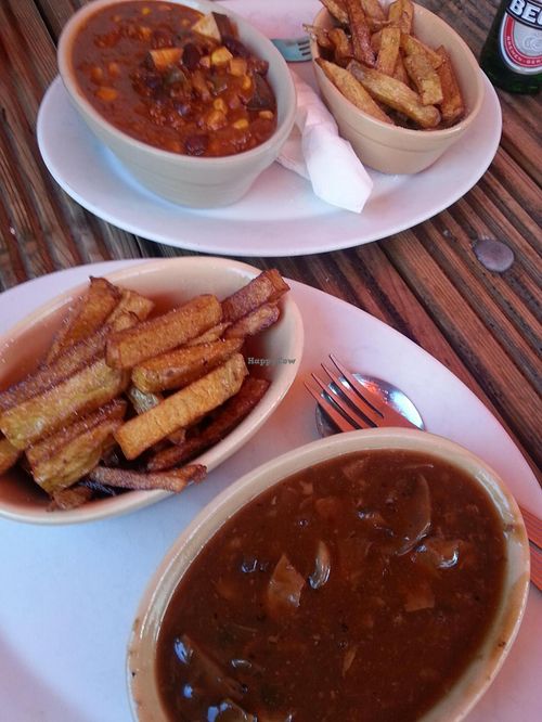 Chilli with tofu, veg steak n mushrooms in red wine, chips at The Globe in Glossop