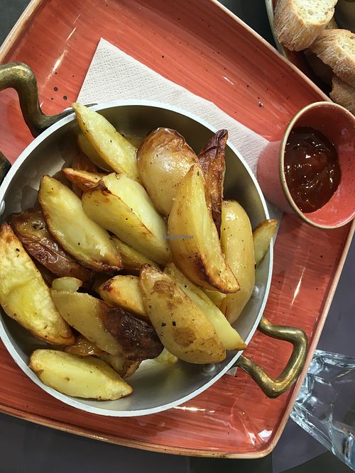 Roasted potatoes with barbecue sauce  at Papparé in Ferrara