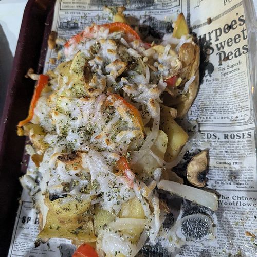 Loaded vegan fries oven baked at Guialto in Sevilla