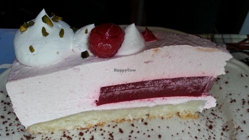 strawberry cake at Ohlala in Berlin