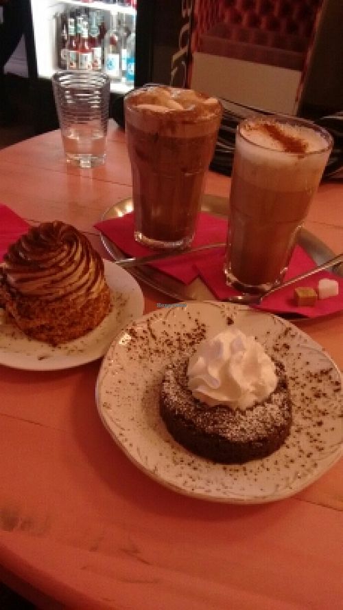 Tresor, choco brownie and hot drinks! at Ohlala in Berlin