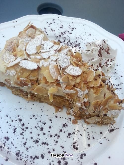 Caramel cake at Ohlala in Berlin