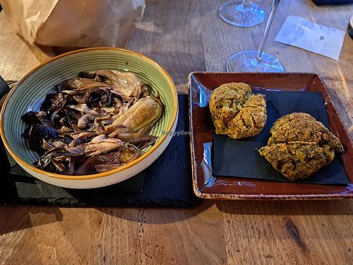Polpette verdure e curry e radicchio at Cantinetta Venegazzu in Treviso