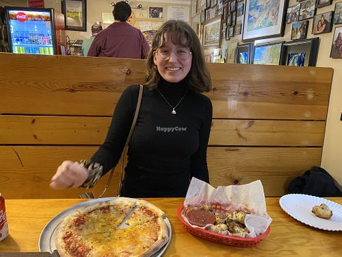 Vegan 🌱 pizza 🍕 garlic 🧄 knots at Ozona Pizza in Palm Harbor
