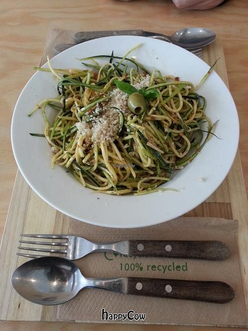 raw pasta at eten vol leven in Antwerpen