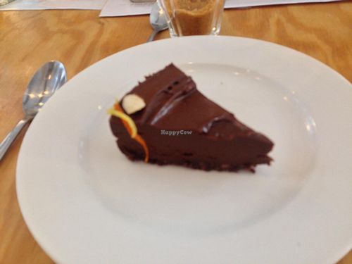 chocolate cake at eten vol leven in Antwerpen