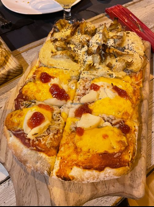 Pizza vegana sierra nevada/alcachofas  at La Iguana  in Lloret De Mar
