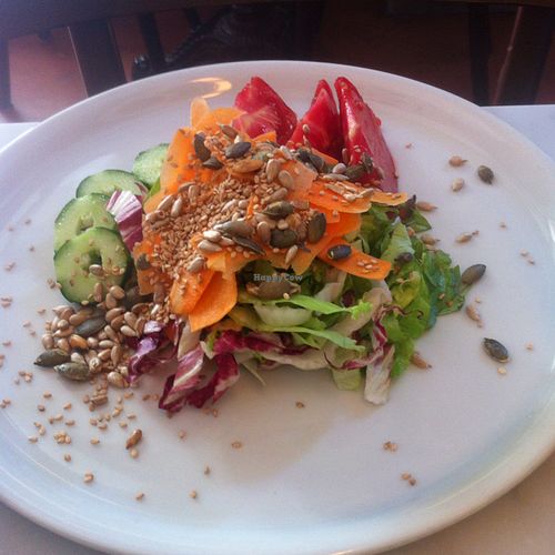 delicious salad with a variety of seeds at 5 e Cinque in Florence