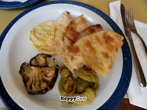 Hummus with bread, grilled eggplant and zucchini (10 euros) at 5 e Cinque in Florence