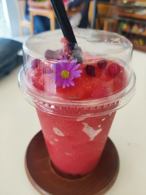 Strawberry smoothie without milk 5/5 at FIN : friends.family in Chiang Rai