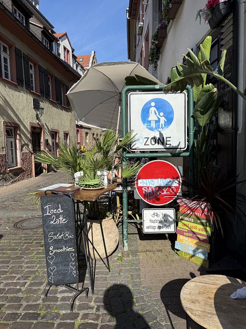 front  at Earth Bowls in Heidelberg