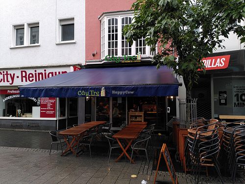 Entrance & outdoor seating at Cay Tre in Bonn