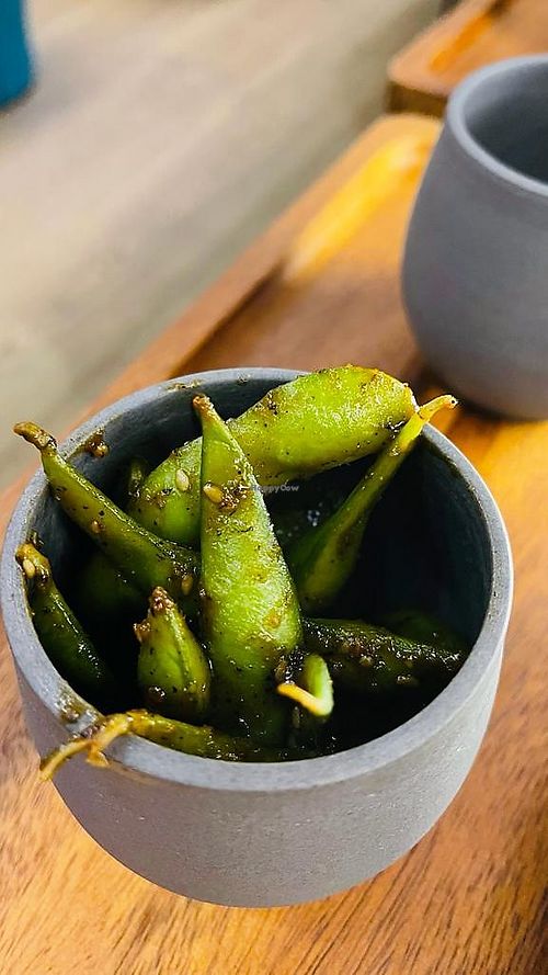 Aperitif, edamame with a spicy taste 😋  #Veganuary at Mo The Veggie Lab in Barcelona