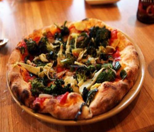 organic tomato and roasted vegetable pizza at True Food Kitchen in Santa Monica