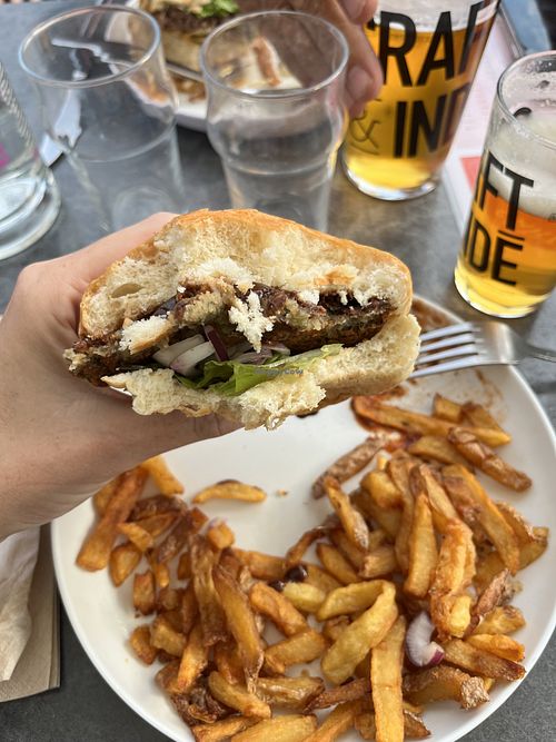 lentil patty bbq burger  at Ninkasi Mâcon in Macon
