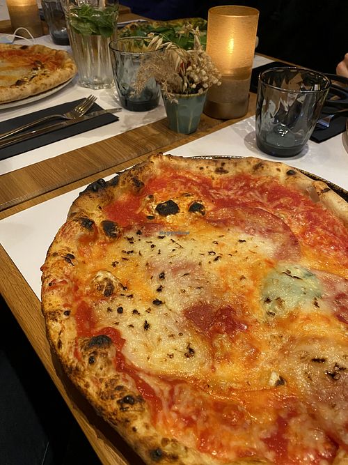 Vegane Salamipizza  at hey.fratelli in Guetersloh