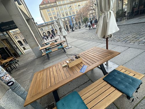 outside  at Green & Gloria in Dresden