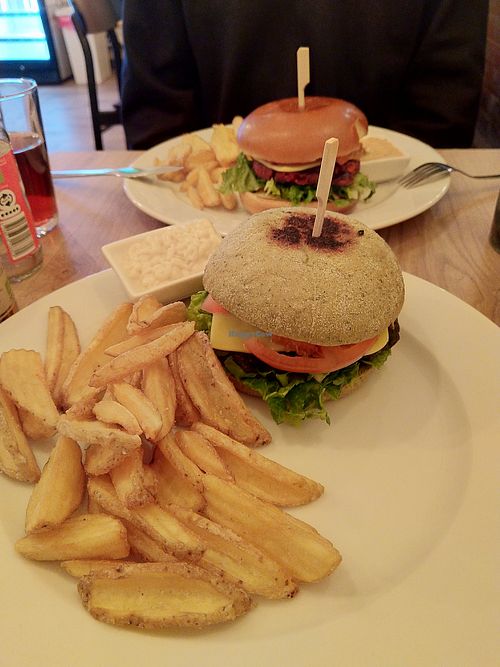 A green (front) and red burger (back) at Vebu in Aarhus
