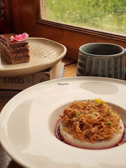 Nom nom nom👌🌿🌿🌿 at KaYa Cafe & Guesthouse in Stok