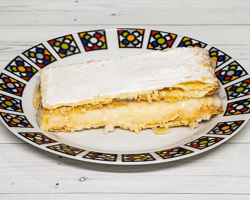 Tarte de massa folhada com creme / Puff pastry pie with cream at Vegan Details in Braga