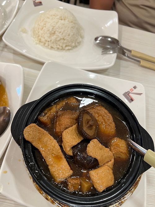 Braised mushrooms - disappointing and flat  at e Veg - Marina Square - 益素食 in Central Singapore