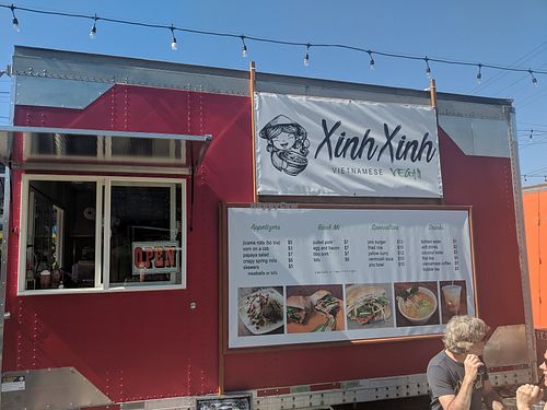 Food cart at XinhXinh Bistro in Portland