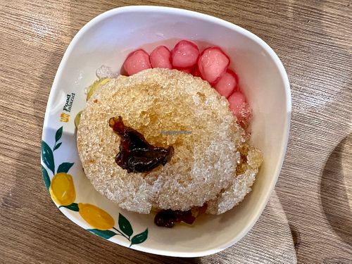 Ice dessert with own selection of toppings And longan juice at Cheng Sim Ei เช็งซิมอี๊ - Fashion Island in Bangkok