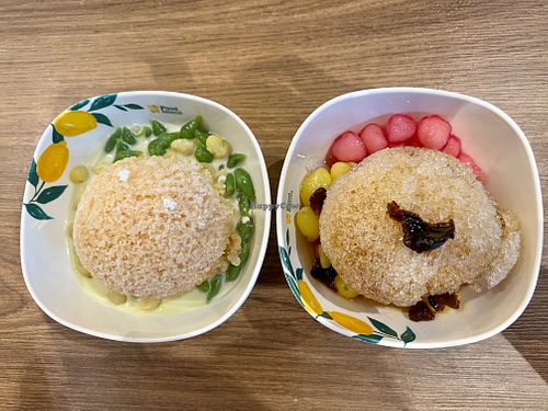 Ice dessert with own selection of toppings  at Cheng Sim Ei เช็งซิมอี๊ - Fashion Island in Bangkok