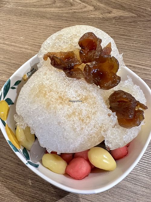 Shaved ice with longan juice and toppings   at Cheng Sim Ei เช็งซิมอี๊ - Fashion Island in Bangkok