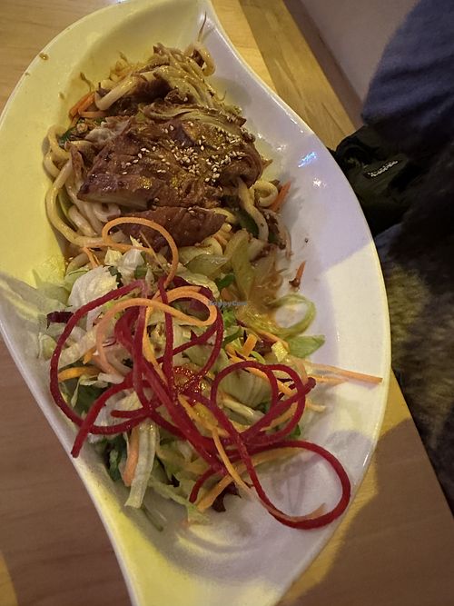 Udon Nudeln knusprige Ente  at Veganam in Kiel