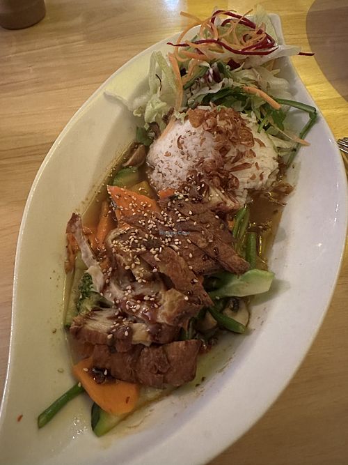 Knusprige Ente süßsauer   at Veganam in Kiel