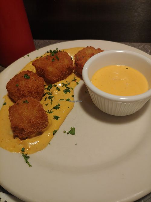 Macaroni bites at Veggie Galaxy in Cambridge